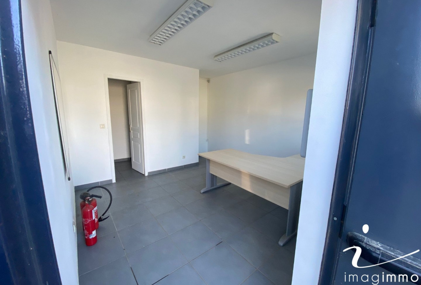 location Entrepots et bureaux Gallargues Le Montueux - Photo 6