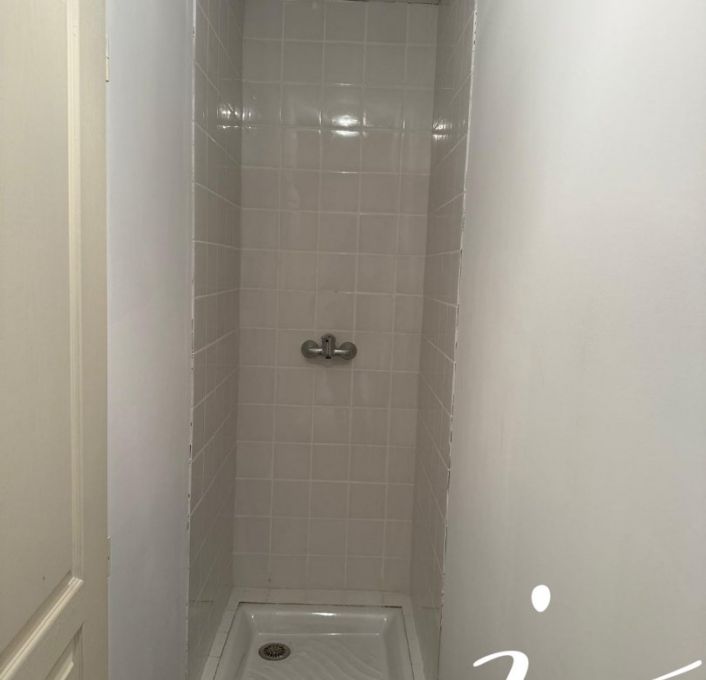 à louer Entrepots et bureaux Gallargues Le Montueux