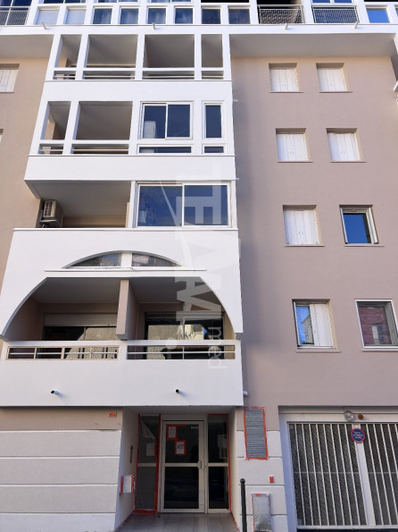 vente Parking intérieur Sete - Photo 1