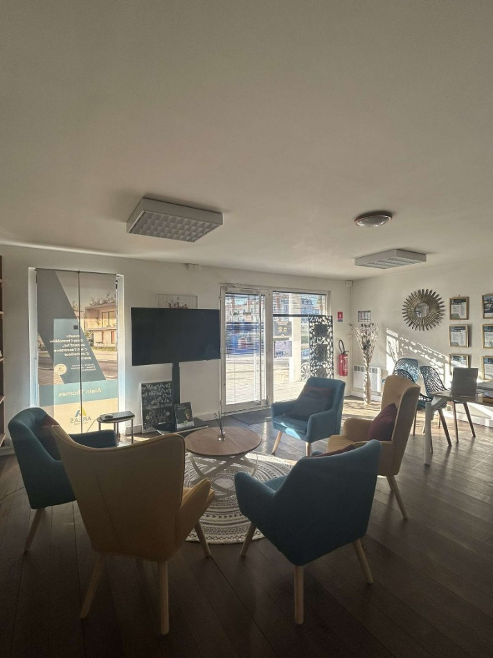 location Bureau Sete - Photo 1