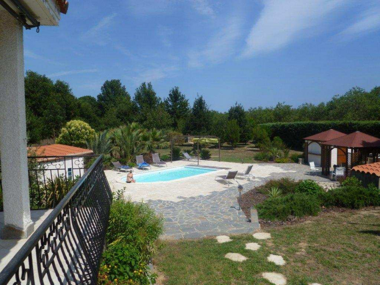 sale Villa Saint Genis Des Fontaines - Photo 2