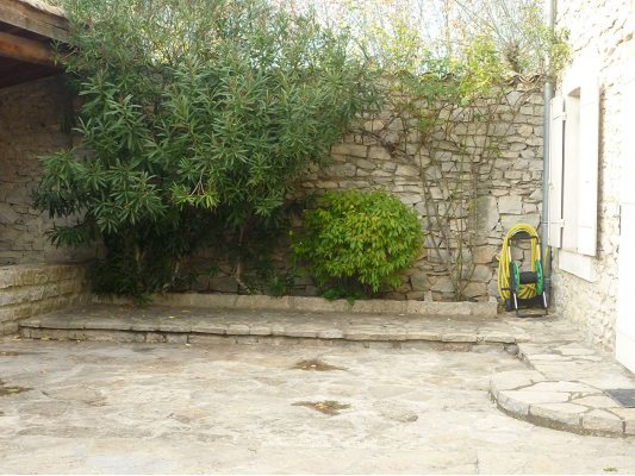 location Maison Vacquieres - Photo 1