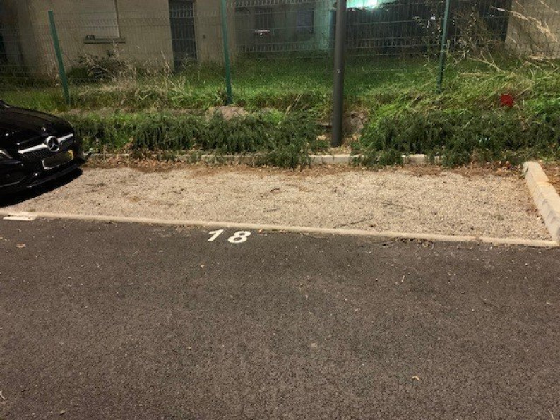 location Parking extérieur Juvignac - Photo 1