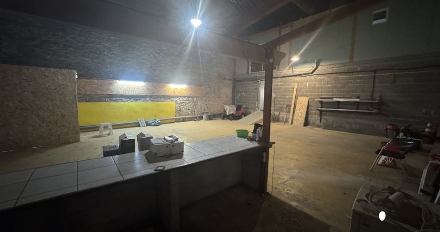 location Hangar Saussan