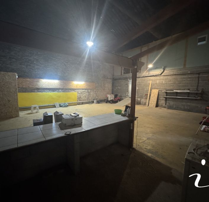 à louer Hangar Saussan