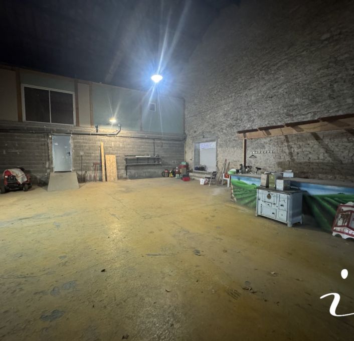 à louer Hangar Saussan