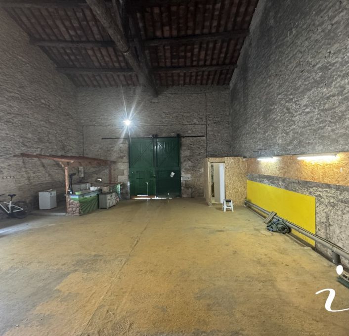 à louer Hangar Saussan