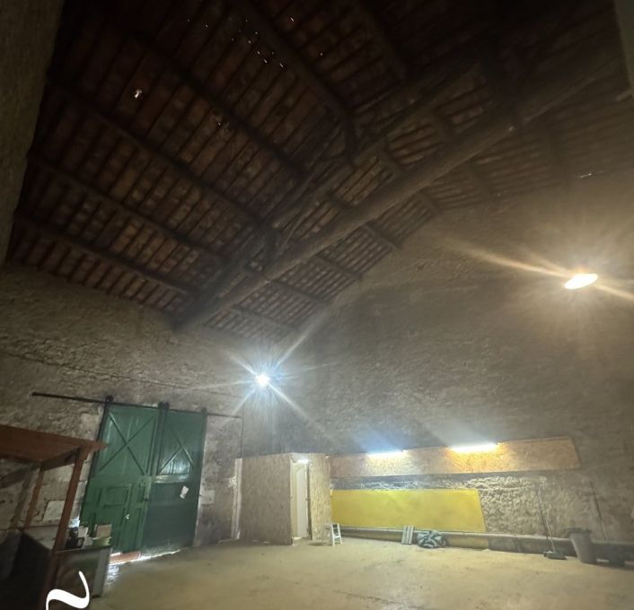à louer Hangar Saussan