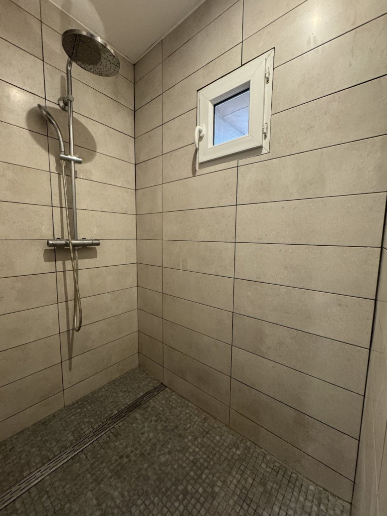 location Appartement Saussan - Photo 5