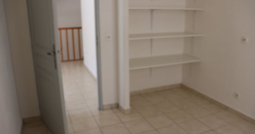 location Appartement Cers