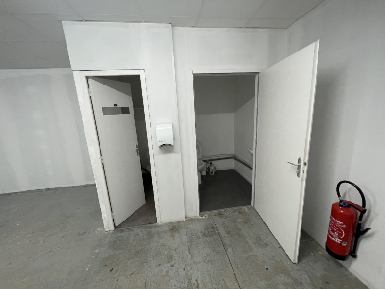 location Local commercial Beziers - Photo 6