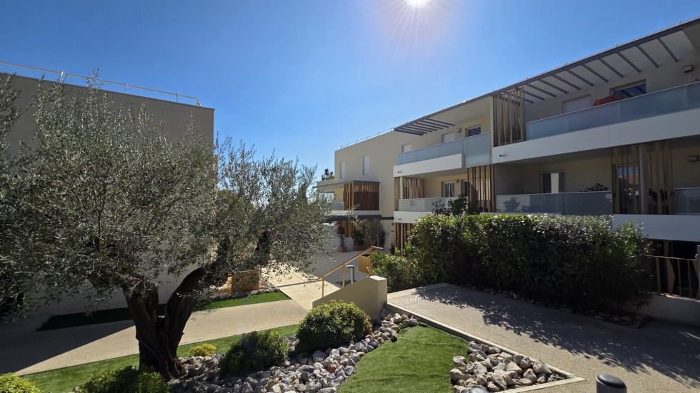 location Appartement Castries - Photo 1