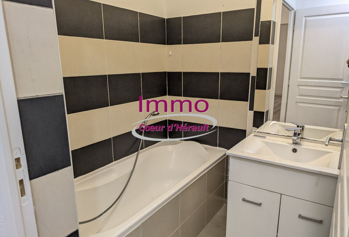 location Appartement en résidence Saint Andre De Sangonis - Photo 4