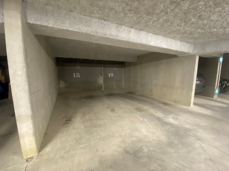 location Parking intérieur Saint Gely Du Fesc - Photo 1