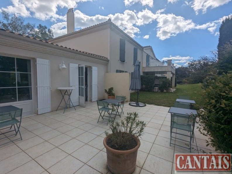 vente Hôtel bureau Jarnac - Photo 1