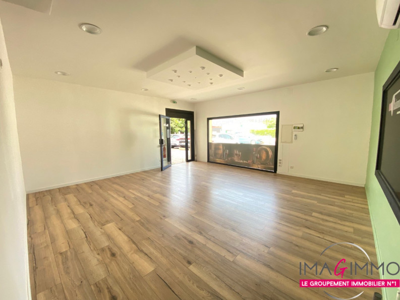 location Local commercial Magalas - Photo 1