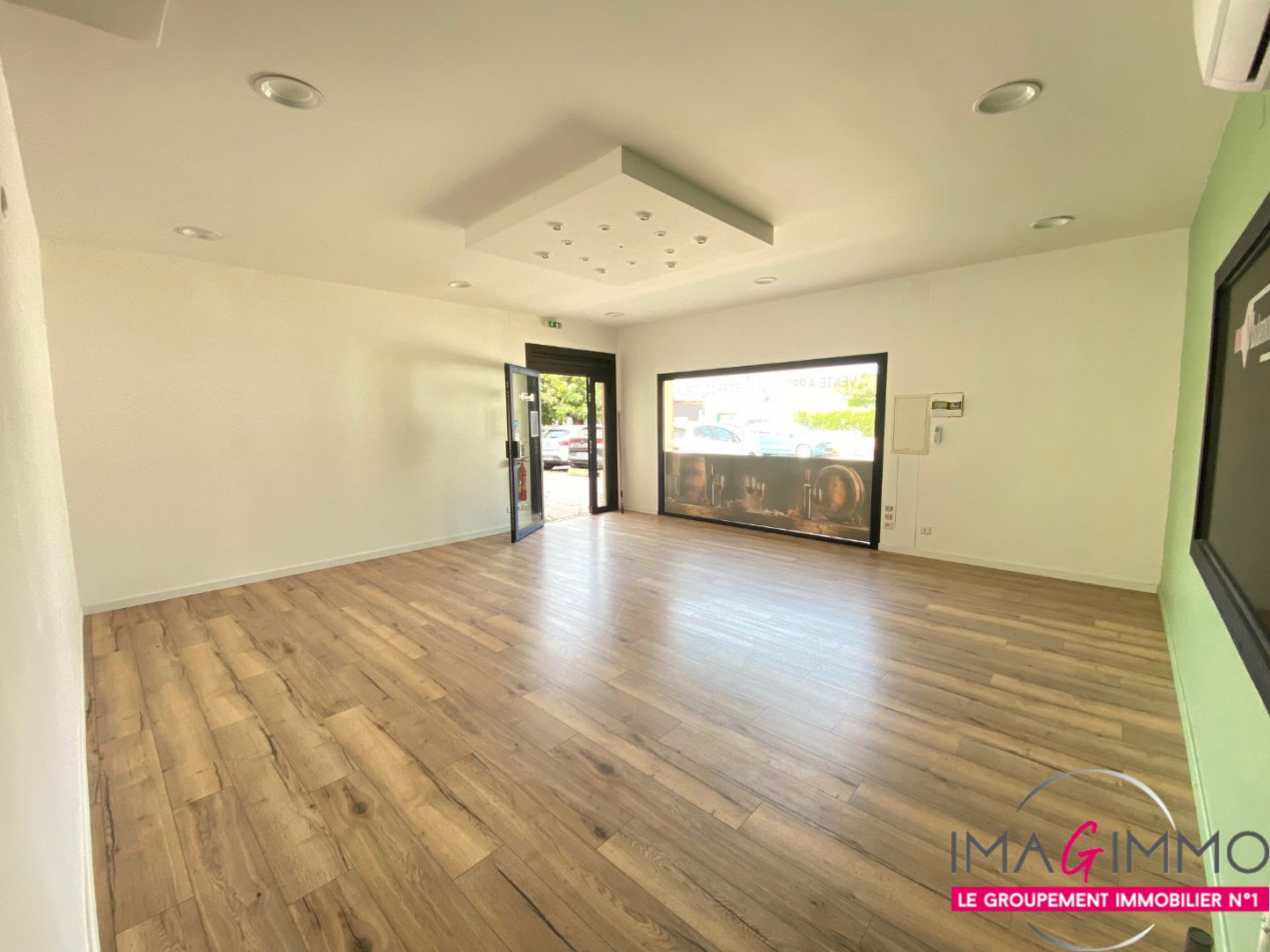 location Local commercial Magalas - Photo 1