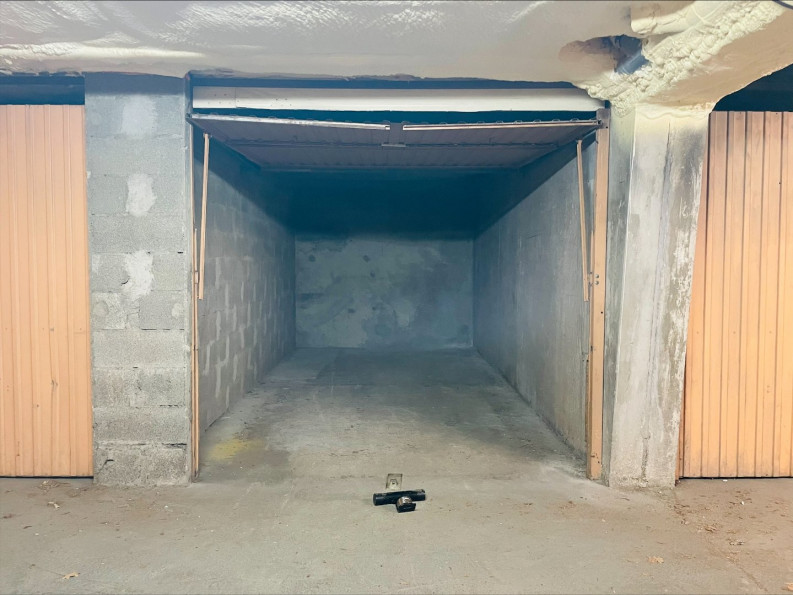 location Garage Castelnau Le Lez - Photo 1