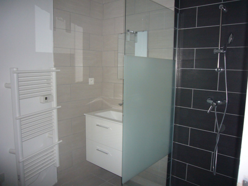 location Appartement rénové Corneilhan - Photo 9