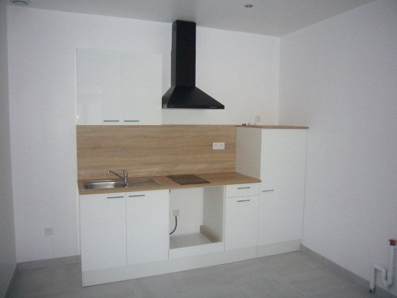 location Appartement rénové Corneilhan - Photo 4