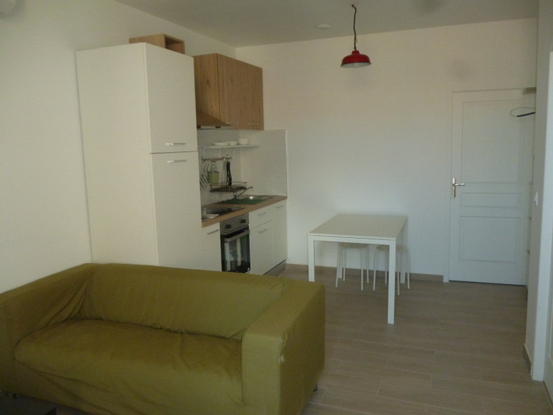 location Appartement rénové Beziers - Photo 2