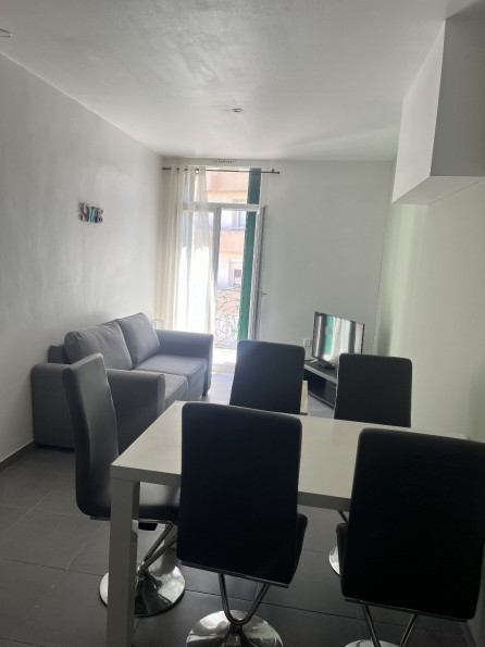 location Appartement rénové Beziers - Photo 2