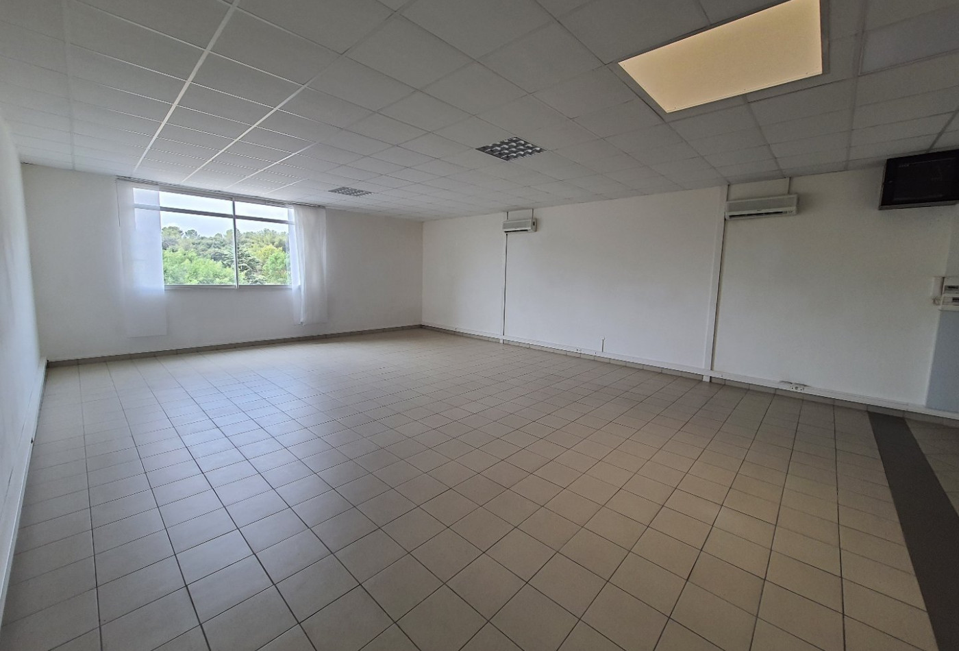 location Bureau Le Cres - Photo 1