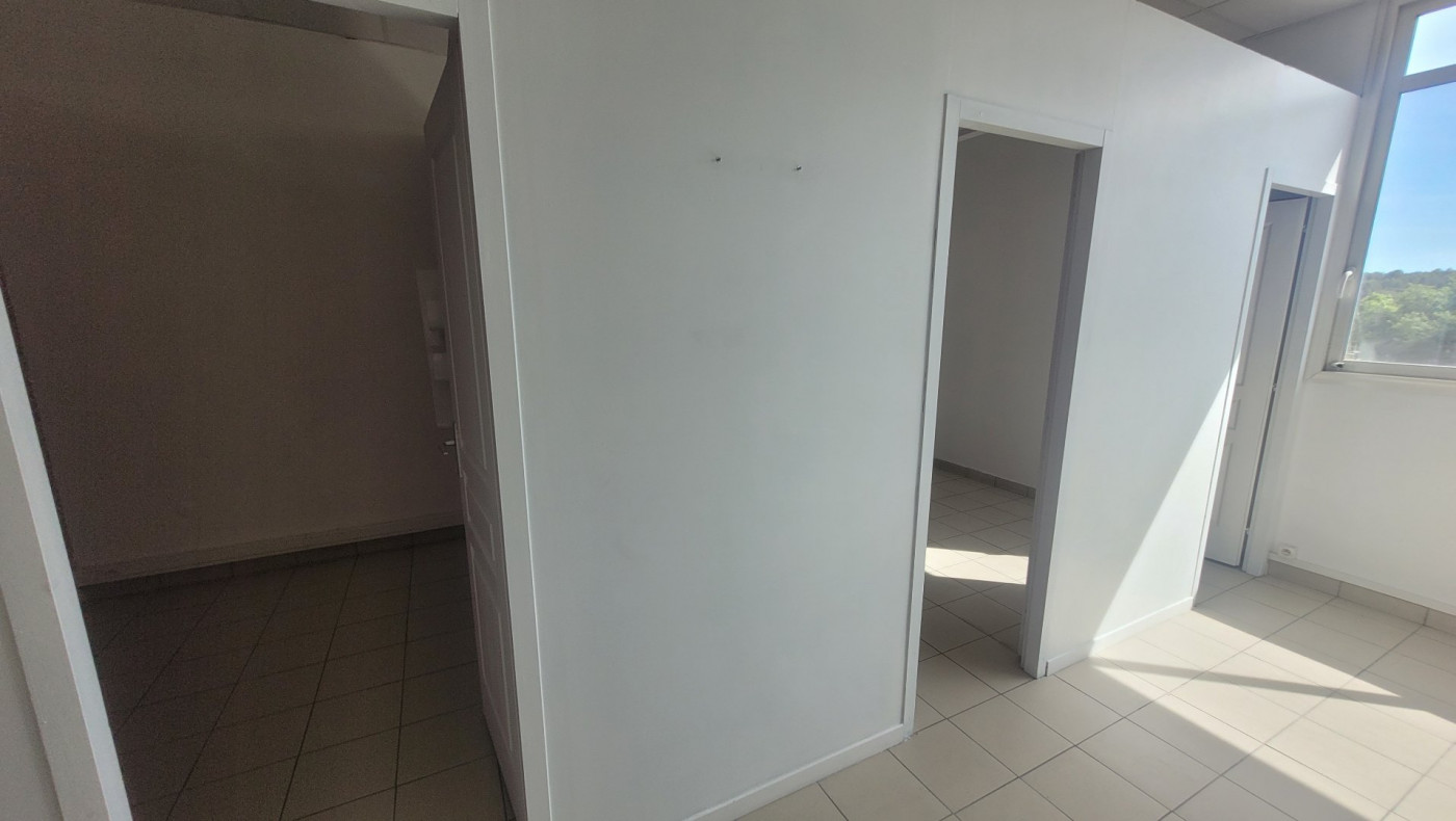 location Bureau Le Cres - Photo 4
