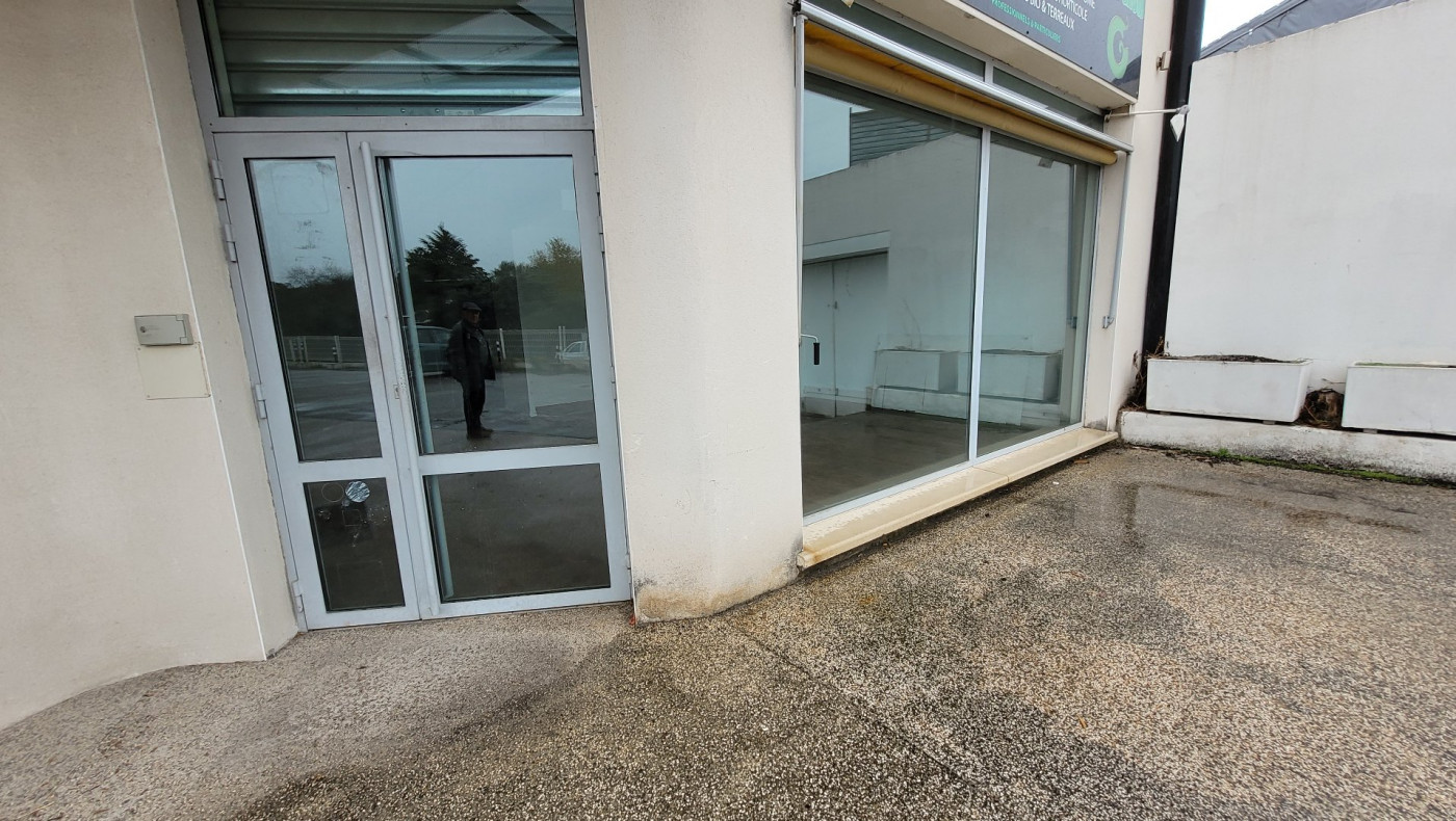 location Local commercial Le Cres - Photo 1