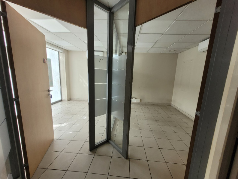 location Local commercial Montpellier - Photo 3