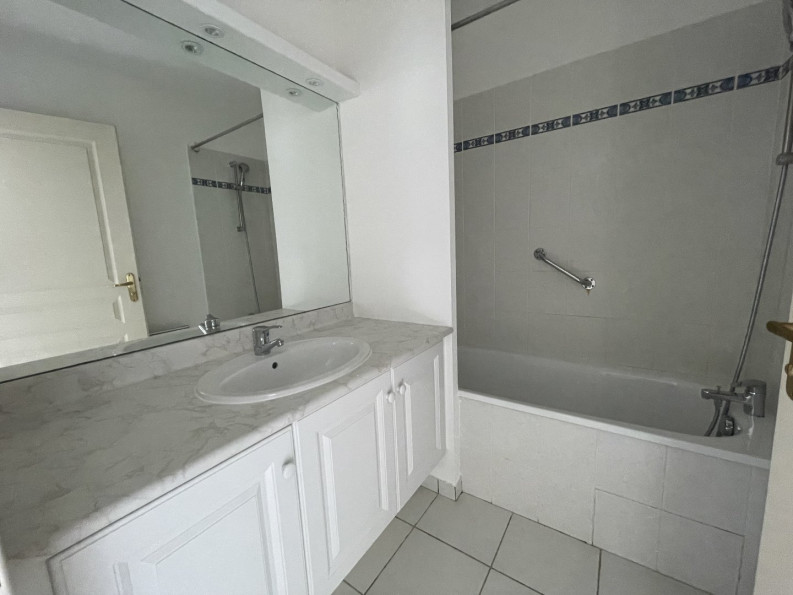 location Appartement Saint Clement De Riviere - Photo 5