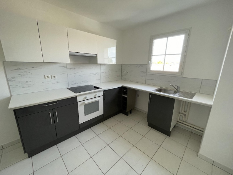 location Appartement Saint Clement De Riviere - Photo 3