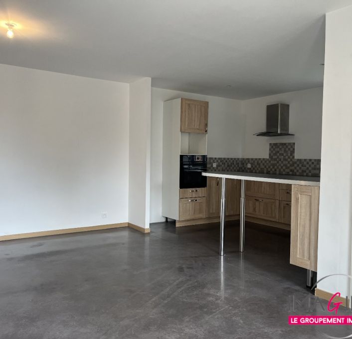 à louer Appartement rénové Servian