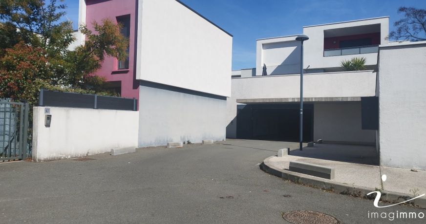 vente Garage Prades Le Lez