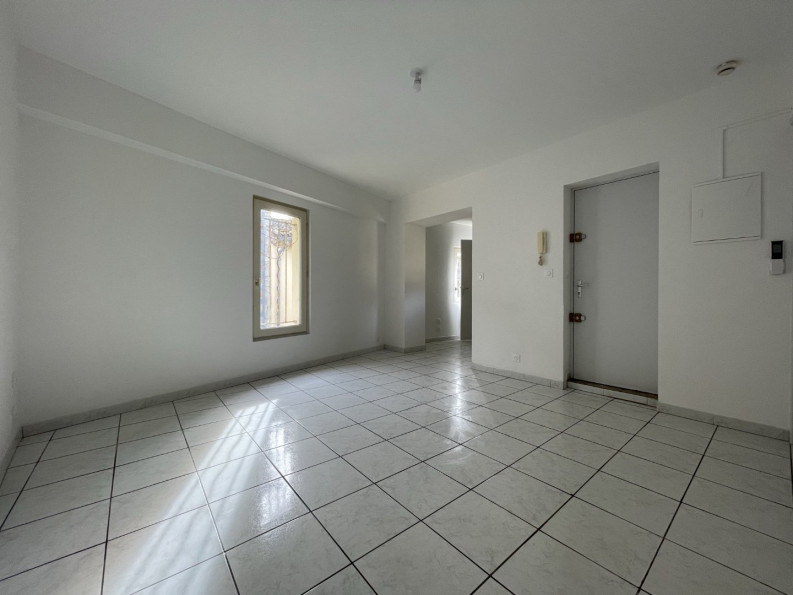 location Appartement rénové Pezenas - Photo 2