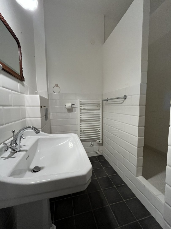 location Maison Pouzolles - Photo 12