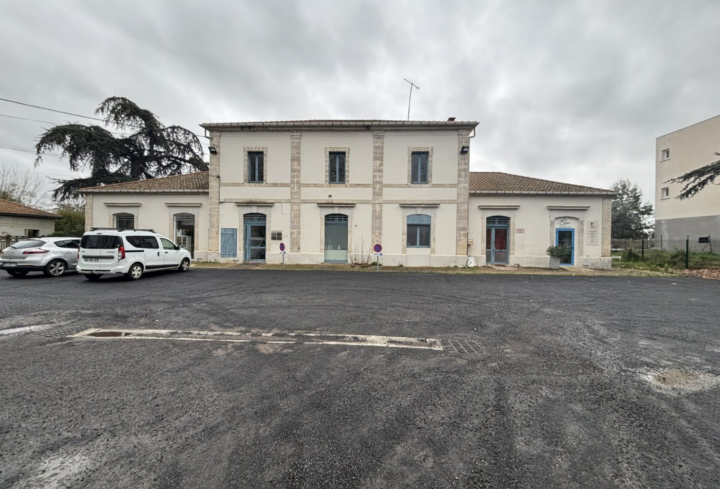 location Local commercial Pezenas - Photo 2