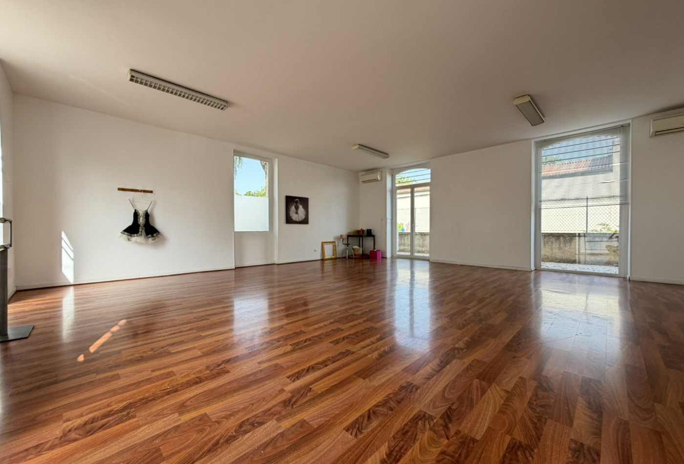 location Local commercial Pezenas - Photo 1