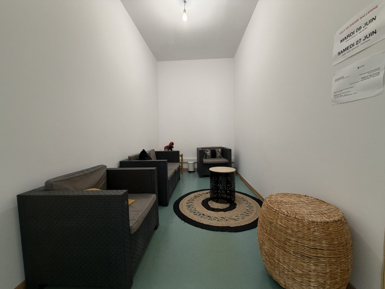 location Local commercial Pezenas - Photo 7