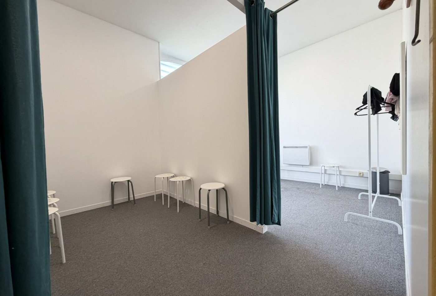 location Local commercial Pezenas - Photo 8