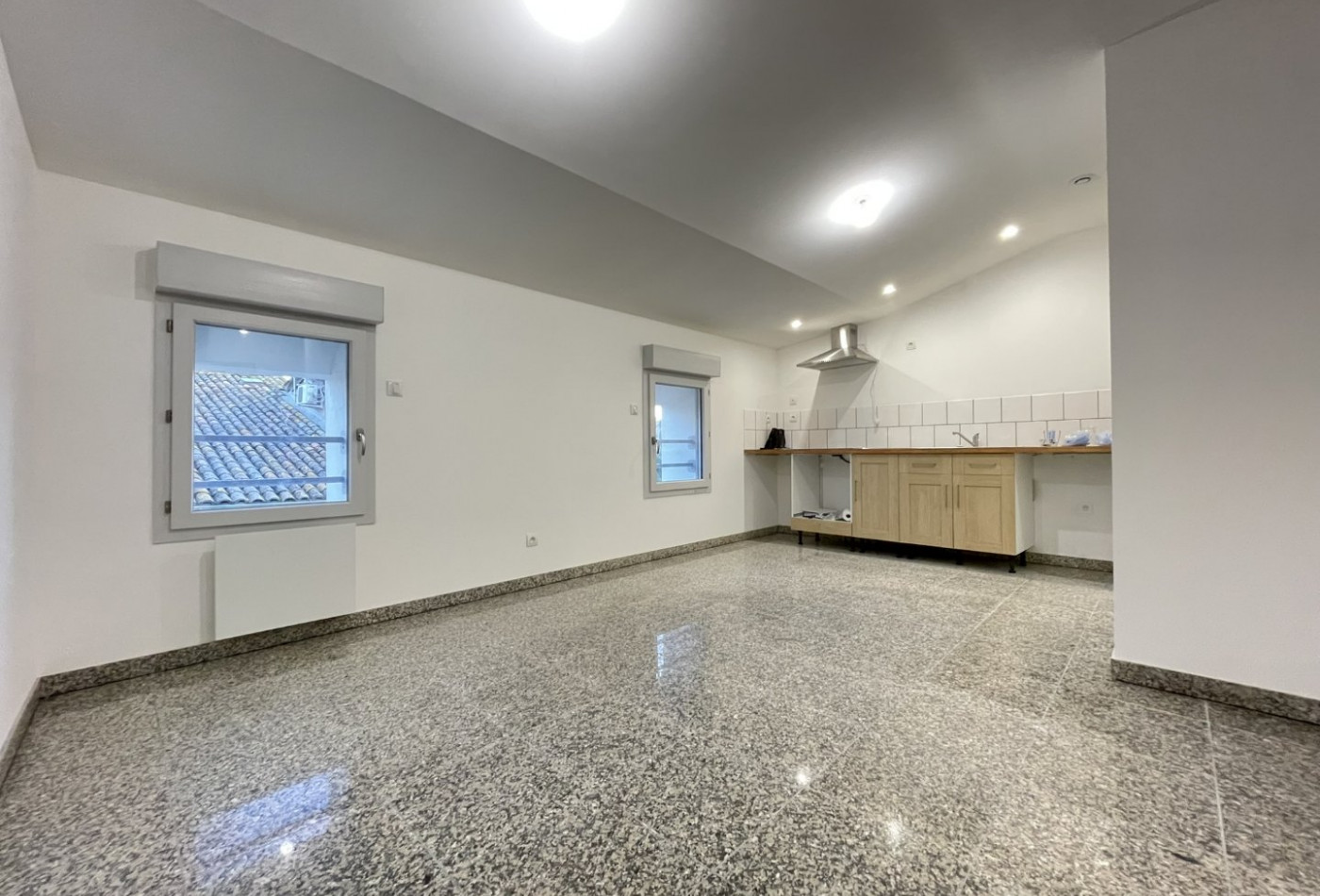 location Appartement rénové Lespignan - Photo 1