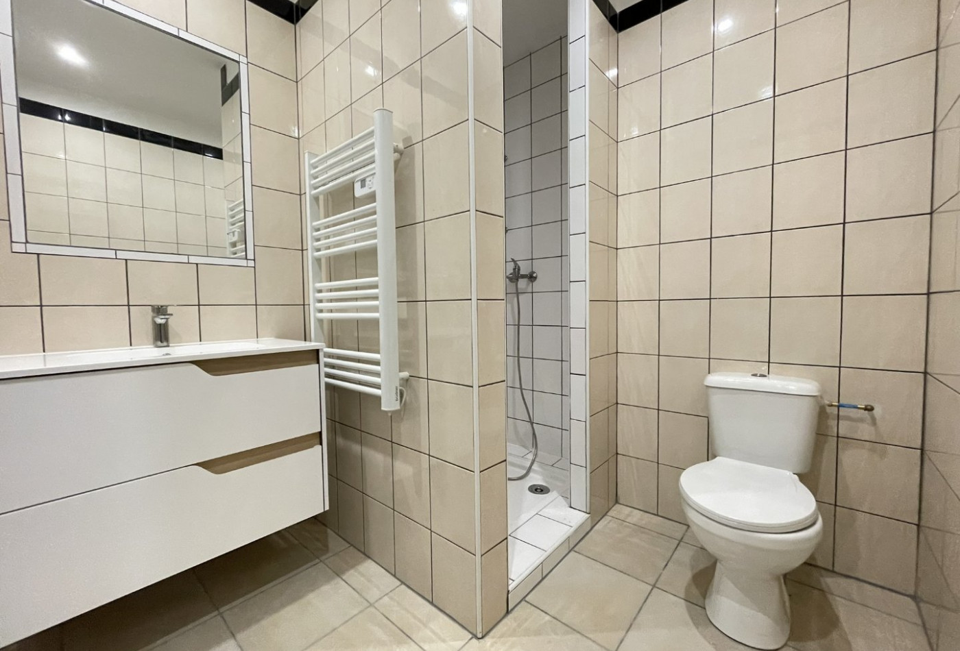 location Appartement rénové Lespignan - Photo 4