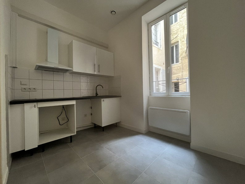 location Appartement rénové Beziers - Photo 1