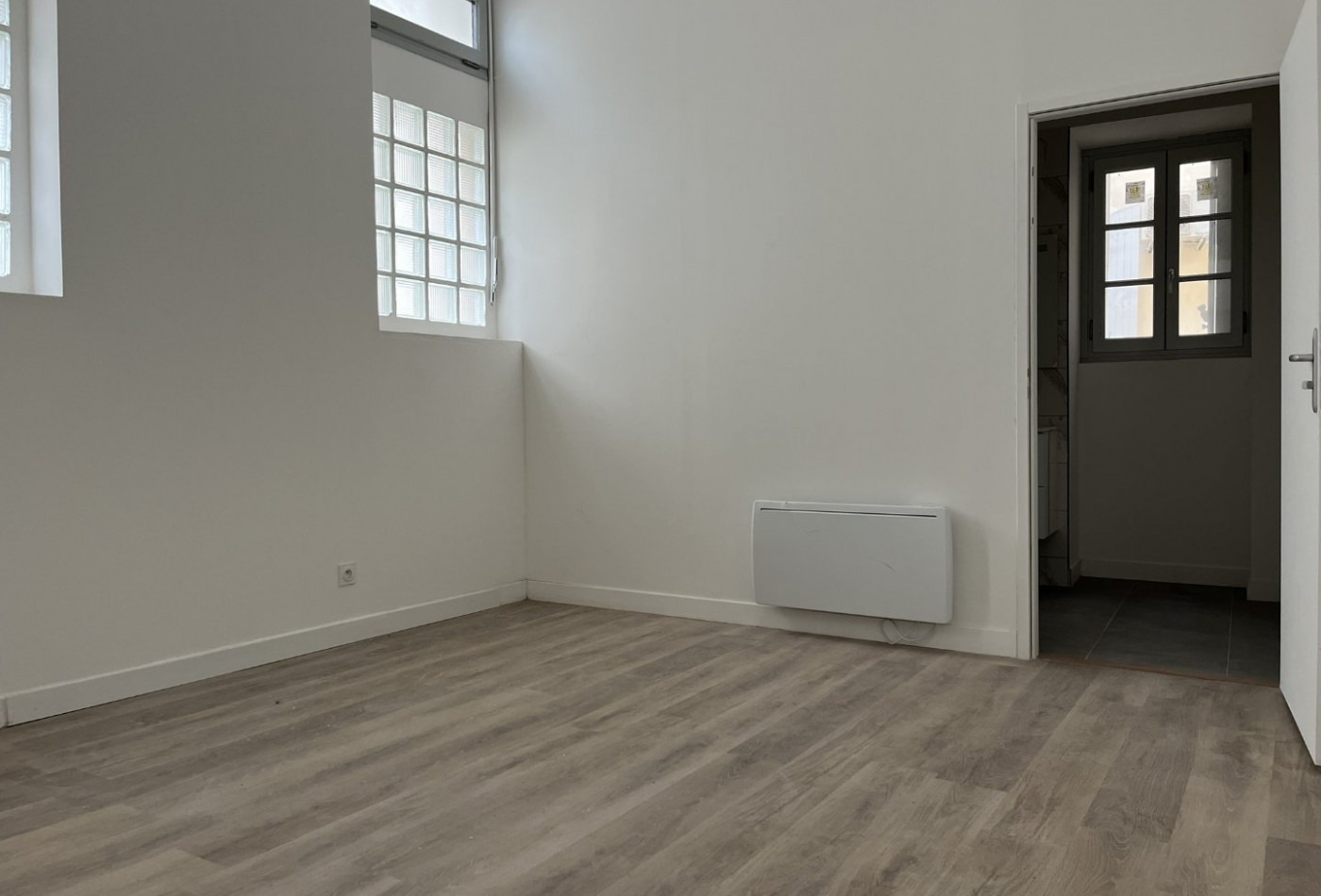 location Appartement rénové Beziers - Photo 3