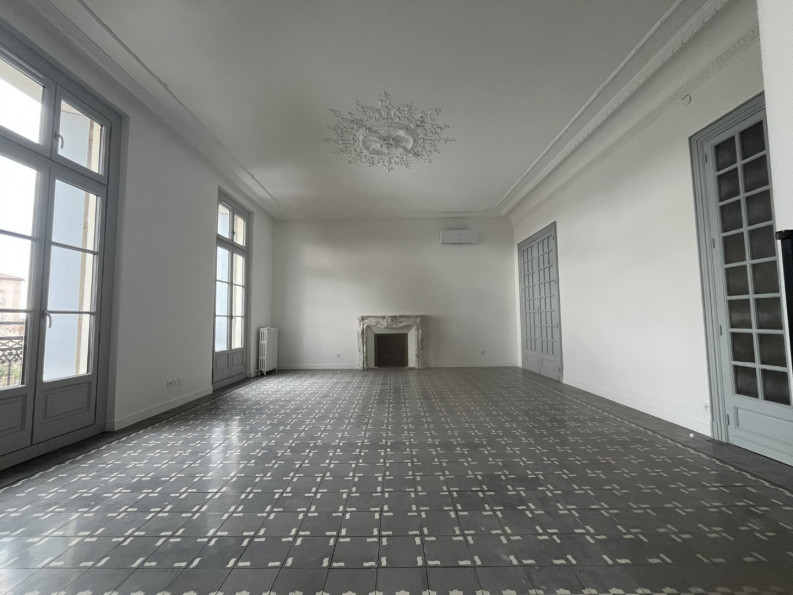 location Appartement rénové Beziers - Photo 2