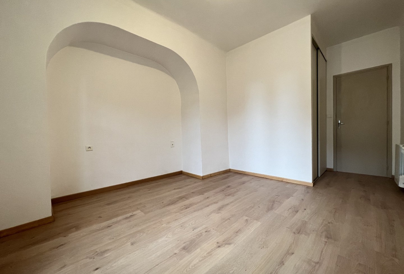 location Appartement rénové Pezenas - Photo 3
