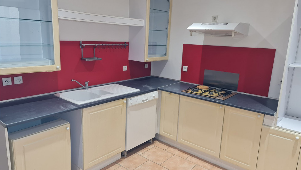 location Maison de village Pouzolles - Photo 3