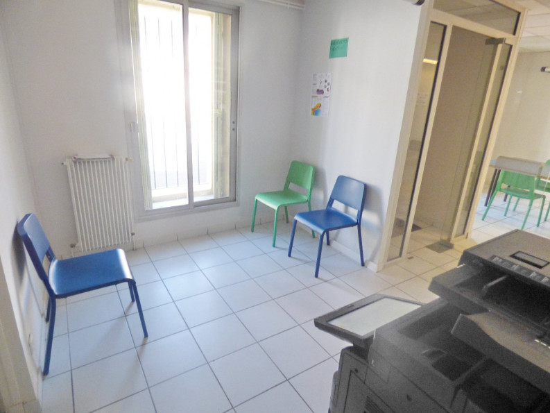 location Local commercial Pezenas - Photo 9