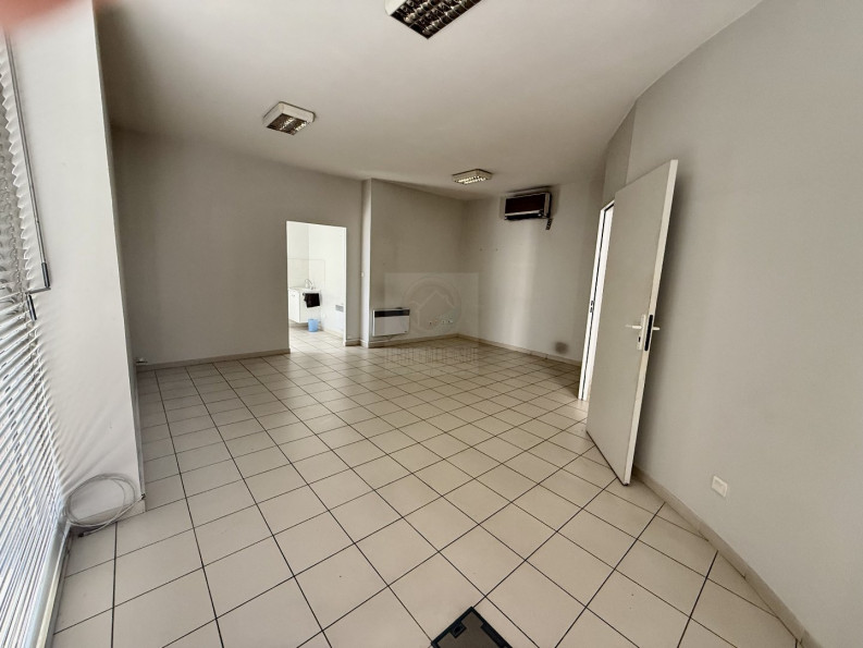 location Local commercial Beziers - Photo 6