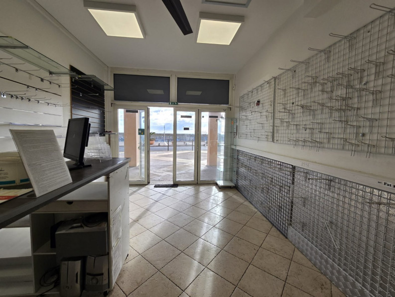 vente Divers commerces Sete - Photo 3